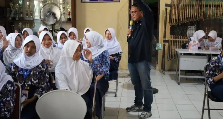 Wakil Ketua KPID Sumsel, Hasandri Agustiawan, juga memberikan panduan mengenai ciri-ciri tayangan sehat, yang layak tonton bagi remaja. (WARTANEGERIKU.ID/TRY)