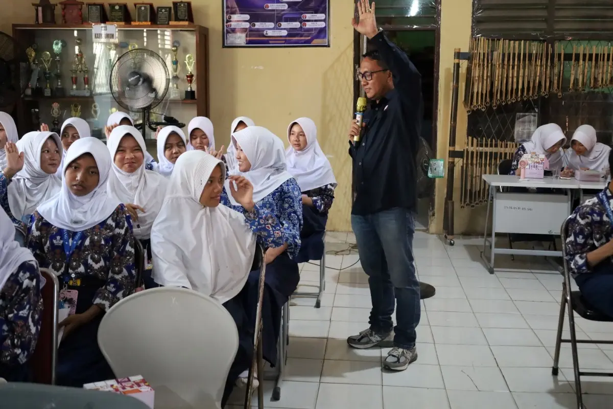 Wakil Ketua KPID Sumsel, Hasandri Agustiawan, juga memberikan panduan mengenai ciri-ciri tayangan sehat, yang layak tonton bagi remaja. (WARTANEGERIKU.ID/TRY)