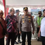 Kapolrestabes Palembang, Kombes. Pol. Sonny Mahar Budi Adityawan, turun langsung memantau situasi di sejumlah gereja besar, untuk memastikan seluruh prosedur berjalan sesuai rencana. (foto : Humas Polda Sumsel)
