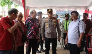 Kapolrestabes Palembang, Kombes. Pol. Sonny Mahar Budi Adityawan, turun langsung memantau situasi di sejumlah gereja besar, untuk memastikan seluruh prosedur berjalan sesuai rencana. (foto : Humas Polda Sumsel)