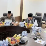 Komite III DPD RI yang dipimpin Dailami Firdaus bersama Jelita Donal, melakukan peninjauan ke Kantor Urusan Haji Indonesia di Makkah. (FOTO : NEWS ROOM DPD RI)