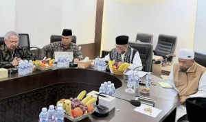 Komite III DPD RI yang dipimpin Dailami Firdaus bersama Jelita Donal, melakukan peninjauan ke Kantor Urusan Haji Indonesia di Makkah. (FOTO : NEWS ROOM DPD RI)