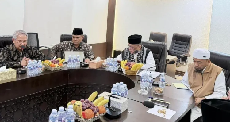 Komite III DPD RI yang dipimpin Dailami Firdaus bersama Jelita Donal, melakukan peninjauan ke Kantor Urusan Haji Indonesia di Makkah. (FOTO : NEWS ROOM DPD RI)