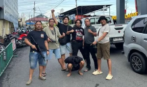 Seorang pria berinisial AF (23), ditangkap aparat Polres Lahat, setelah diduga membunuh dan memutilasi ibu kandungnya sendiri, SA (63), di Kabupaten Lahat, Sumatra Selatan. (WARTANEGERIKU.ID/HAIRUDIN)