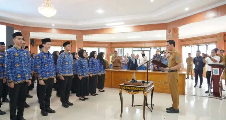 ebanyak 30 aparatur sipil negara (ASN) baru resmi dilantik di lingkungan Pemerintah Kabupaten (Pemkab) Ogan Komering Ilir, pada hari Senin, tanggal 30 Maret 2026. (WARTANEGERIKU.ID/DINKOMINFO OKI)