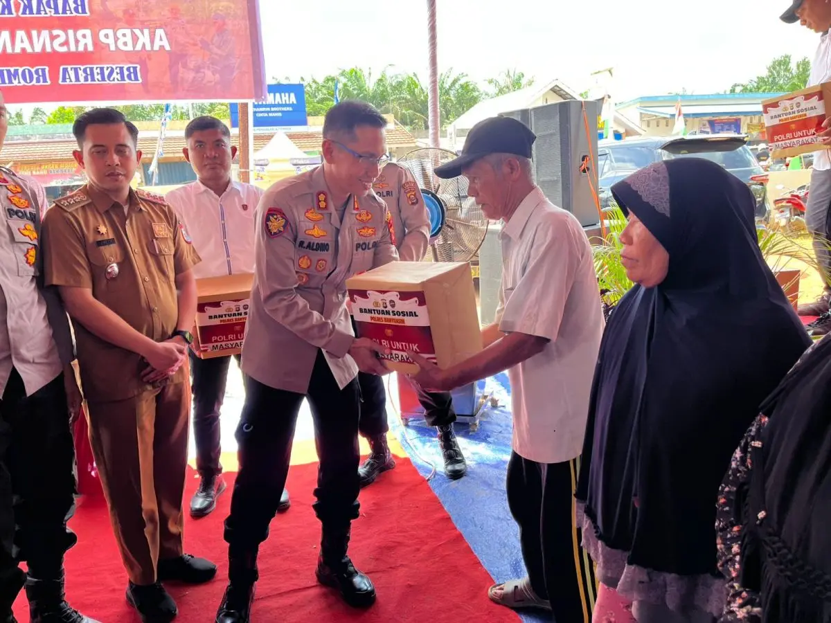 Polres Banyuasin sambang kamtibmas dan salurkan bantuan sosial di Air Kumbang