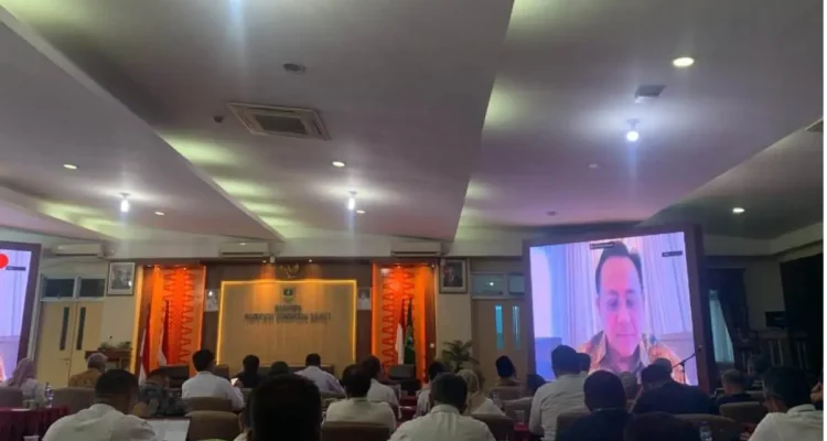 Irman Gusman saat menjadi keynote speaker dalam Seminar Ekonomi Sumatera Barat 2026 di Aula Bappeda Sumbar, Kota Padang, hari Rabu, tanggal 1 April 2026. (WARTANEGERIKU.ID/HAIRUDIN)
