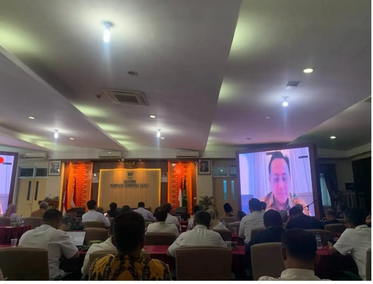 Irman Gusman saat menjadi keynote speaker dalam Seminar Ekonomi Sumatera Barat 2026 di Aula Bappeda Sumbar, Kota Padang, hari Rabu, tanggal 1 April 2026. (WARTANEGERIKU.ID/HAIRUDIN)
