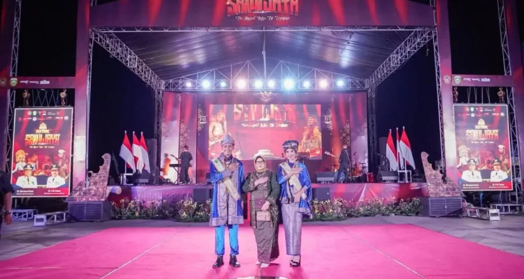 Ketua Tim Penggerak PKK Kabupaten Musi Banyuasin (Muba), Hj. Patimah Toha, menghadiri Pembukaan Festival Sriwijaya XXXIV Tahun 2026 di Dekranasda Provinsi Sumatera Selatan, Jakabaring, Palembang, Jumat malam, tanggal 15 Mei 2026.