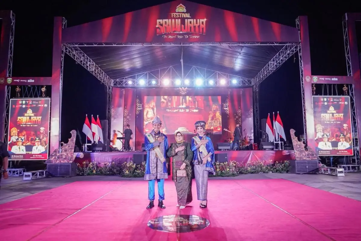 Ketua Tim Penggerak PKK Kabupaten Musi Banyuasin (Muba), Hj. Patimah Toha, menghadiri Pembukaan Festival Sriwijaya XXXIV Tahun 2026 di Dekranasda Provinsi Sumatera Selatan, Jakabaring, Palembang, Jumat malam, tanggal 15 Mei 2026.