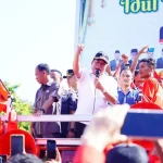 Bupati Kabupaten Muba, Toha Tohet, saat menerima aspirasi aksi damai buruh yang digelar dalam rangka peringatan May Day. (WARTANEGERIKU.iD)