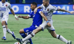 Persib Bandung akhirnya resmi mengunci gelar juara dan berhak mengangkat trofi kompetisi kasta tertinggi sepak bola tanah air, BRI Super League musim 2025/2026. (WARTANEGERIKU.ID/AIRU)