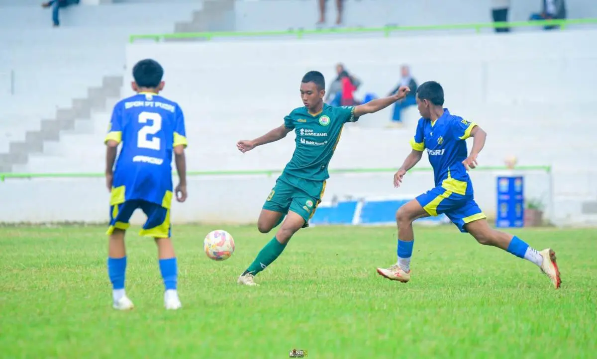 Penyerang andalan PS Palembang U-15, Abqory Sheva Alfiano, kembali menjadi bintang lapangan. Pemain bernomor punggung 9 itu, tampil tajam dengan mencetak hattrick ke gawang SSB Pusri U-15.