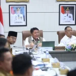 Gubernur Provinsi Sumatra Selatan (Sumsel), Herman Deru, bersama Wakil Gubernur Sumsel, Cik Ujang, memimpin rapat koordinasi penanganan banjir di Palembang, hari Senin, tanggal 4 Mei 2026. (WARTANEGERIKU.ID/FRAN)
