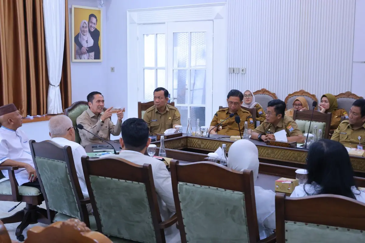 Wali Kota Palembang, Ratu Dewa, menerima audiensi LKPSS di Rumah Dinas Wali Kota Palembang, Selasa, 5 Mei 2026. (WARTANEGERIKU.ID/AIRU)