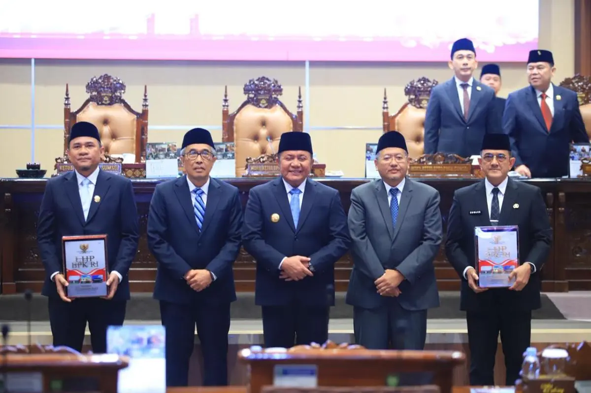 Gubernur Herman Deru dan DPRD Sumsel saat menerima Opini WTP Sumsel ke-12 dari BPK RI