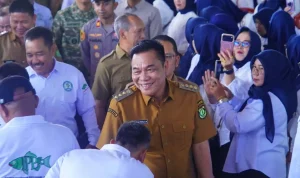 Bupati Kabupaten Musi Banyuasin (Muba), Toha Tohet, melantik dan mengukuhkan kepengurusan Organisasi Ikatan Persaudaraan Persedekahan Kundangan (IPPK) Kecamatan Babat Toman. Prosesi pengukuhan ini dipusatkan di Desa Sereka, pada hari Senin, tanggal 8 Juni 2026. (WARTANEGERIKU.ID/FRAN) Bupati Kabupaten Musi Banyuasin (Muba), Toha Tohet, melantik dan mengukuhkan kepengurusan Organisasi Ikatan Persaudaraan Persedekahan Kundangan (IPPK) Kecamatan Babat Toman. Prosesi pengukuhan ini dipusatkan di Desa Sereka, pada hari Senin, tanggal 8 Juni 2026. (WARTANEGERIKU.ID/FRAN)