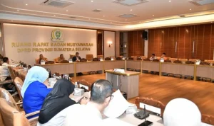 Badan Musyawarah (Banmus) Dewan Perwakilan Rakyat Daerah (DPRD) Provinsi Sumatra Selatan (Sumsel) menggelar rapat penting guna membahas dan menetapkan jadwal kegiatan pimpinan serta anggota dewan, untuk masa persidangan mendatang. (WARTANEGERIKU.ID/FRAN) Badan Musyawarah (Banmus) Dewan Perwakilan Rakyat Daerah (DPRD) Provinsi Sumatra Selatan (Sumsel) menggelar rapat penting guna membahas dan menetapkan jadwal kegiatan pimpinan serta anggota dewan, untuk masa persidangan mendatang. (WARTANEGERIKU.ID/FRAN)