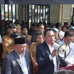 Ketua Dewan Perwakilan Rakyat Daerah (DPRD) Provinsi Sumatera Selatan (Sumsel), Andie Dinialdie, turun langsung menemui ratusan mahasiswa yang menggelar aksi unjuk rasa di halaman Kantor DPRD Sumsel, pada hari Senin, 15 Juni 2026. (WARTANEGERIKU.ID/FRAN)