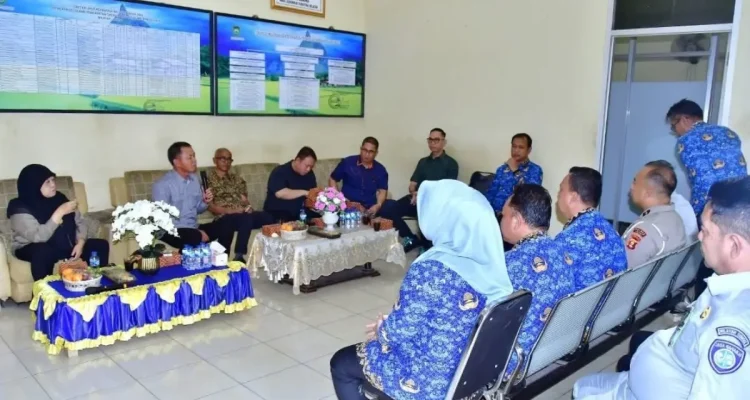 Komisi III DPRD Sumsel melakukan Kunker ke UPTB Pengelolaan Pendapatan Daerah Bapenda Sumsel Wilayah Lahat I, Kabupaten Lahat. (WARTANEGERIKU.ID/FRAN)