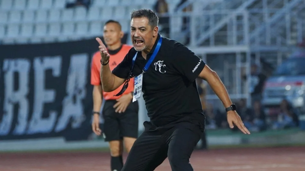 Marcos Santos, Pelatih Arema FC di BRI Super LEague Musim 2025/2026. (foto : ileague.id)