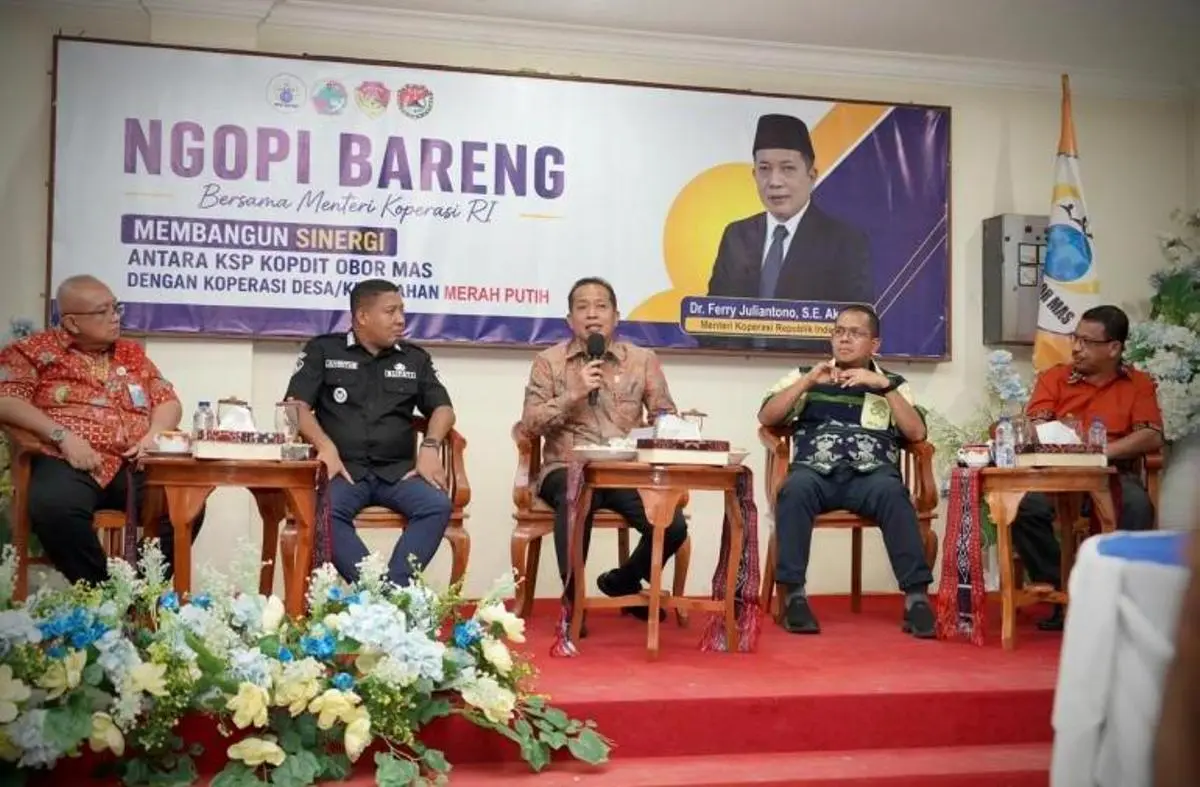 Menteri Koperasi (Menkop) Republik Indonesia, Ferry Juliantono, menghadiri kegiatan dialog bersama pengurus Koperasi Desa/Kelurahan Merah Putih (KDKMP) Kabupaten Sikka, Nusa Tenggara Timur (NTT), pada hari Jum'at, tanggal 29 Mei 2026. (WARTANEGERIKU.ID/ARGIMAN)