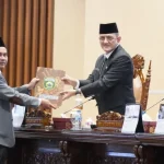 Juru bicara Fraksi Golkar, M. Hasan Haikal, penyampaian pemandangan umum fraksi-fraksi terhadap Rancangan Peraturan Daerah (Raperda) tentang Pertanggungjawaban Pelaksanaan APBD Provinsi Sumsel Tahun Anggaran 2025. (WARTANEGERIKU.ID/FRAN) Juru bicara Fraksi Golkar, M. Hasan Haikal, penyampaian pemandangan umum fraksi-fraksi terhadap Rancangan Peraturan Daerah (Raperda) tentang Pertanggungjawaban Pelaksanaan APBD Provinsi Sumsel Tahun Anggaran 2025. (WARTANEGERIKU.ID/FRAN)