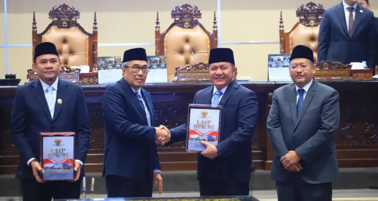 Ketua DPRD Sumsel, Andie Dinialdie, dan Gubernur Sumsel, menghadiri Rapat Paripurna XXXVI DPRD Sumsel yang digelar di Ruang Rapat Paripurna, hari Senin, tanggal 15 Juni 2026. (WARTANEGERIKU.ID/FRAN)