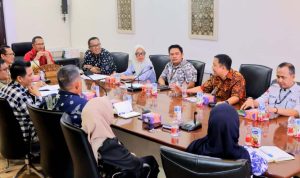 Asisten I Setda Pemkab Muba, Ardiansyah, memimpin rapat teknis TKKSD terkait persiapan pembentukan Unit Layanan Terpadu P4GN di Ruang Rapat Sekda, Kamis, 11 Juni 2026. (WARTANEGERIKU.ID/FRAN)