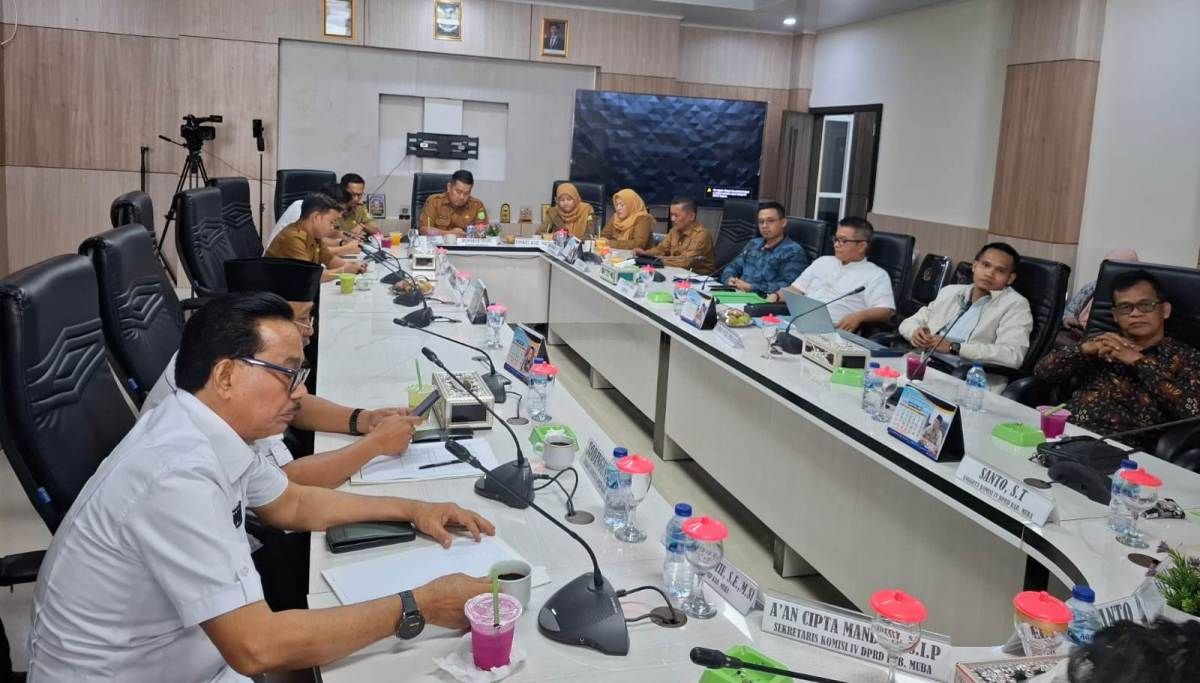Rapat Dengar Pendapat (RDP) Komisi IV DPRD Kabupaten Muba yang dipimpin oleh Edi Hariyanto, serta dihadiri oleh Asisten I Setda Kabupaten Muba, jajaran dinas terkait, BPJS Ketenagakerjaan, hingga perwakilan pemerintah desa. (WARTANEGERIKU.ID/FRAN)