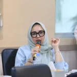 Hj. Eva Susanti, menyoroti secara tajam persoalan kelangkaan Bahan Bakar Minyak (BBM) jenis solar bersubsidi di wilayah Sumsel, dalam Rapat Dengar Pendapat (RDP) bersama PT Pertamina. (WARTANEGERIKU.ID/SIKUMBANG)