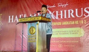 Wakil Bupati (Wabup) Kabupaten Musi Banyuasin (Muba), Abdur Rohman Husen, menghadiri Haflah Akhirussanah dan Wisuda Tahfizh ke-2 Pondok Pesantren (Ponpes) Darul Qur'an Al Madani di Desa Pangkalan Jaya, Kecamatan Babat Toman. (WARTANEGERIKU.iD/FRAN)