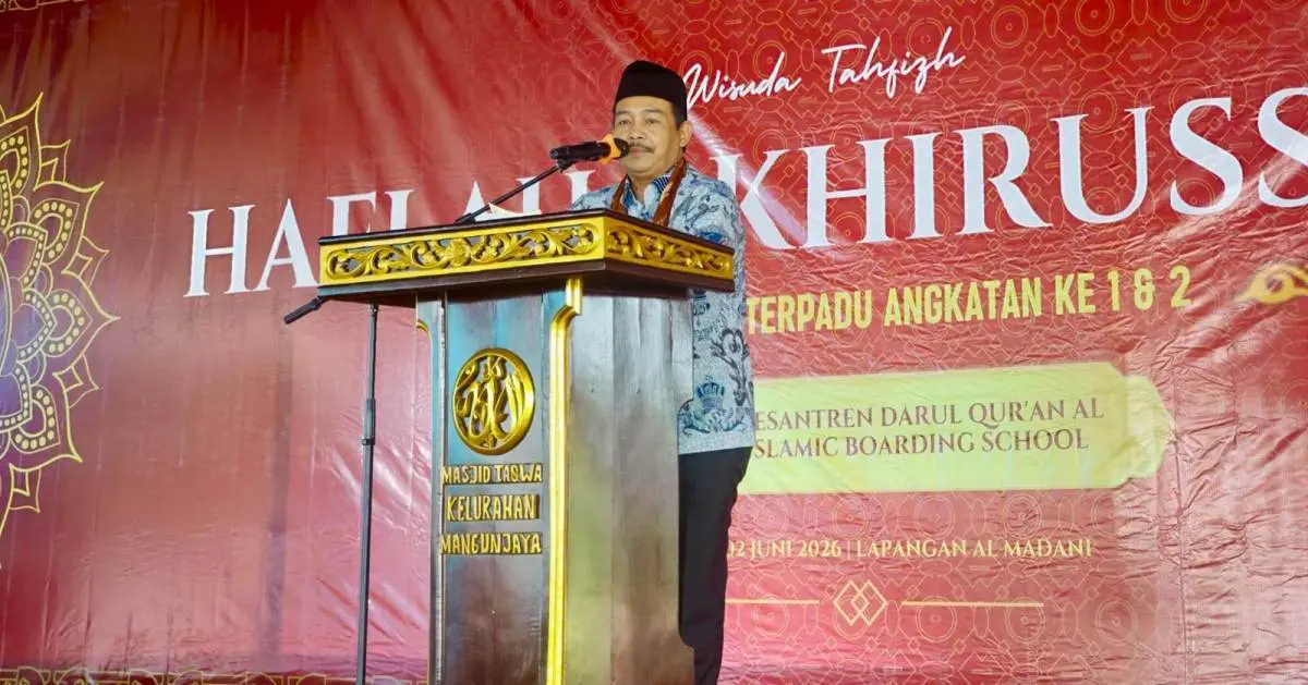 Wakil Bupati (Wabup) Kabupaten Musi Banyuasin (Muba), Abdur Rohman Husen, menghadiri Haflah Akhirussanah dan Wisuda Tahfizh ke-2 Pondok Pesantren (Ponpes) Darul Qur'an Al Madani di Desa Pangkalan Jaya, Kecamatan Babat Toman. (WARTANEGERIKU.iD/FRAN)