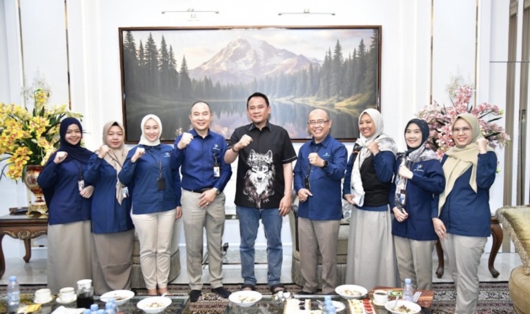 Ketua DPRD Provinsi Sumatera Selatan, Andie Dinialdie, SE., MM., mengajak masyarakat untuk berpartisipasi aktif dalam pelaksanaan Sensus Ekonomi 2026 dengan memberikan data yang benar dan akurat kepada petugas sensus.