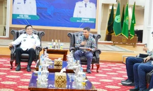 Penyerahan sertifikat desain menjadi tahapan penting sebelum pembangunan kembali Jembatan P6 Lalan dimulai. Penyerahan sertifikat desain menjadi tahapan penting sebelum pembangunan kembali Jembatan P6 Lalan dimulai.