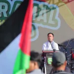 Wali Kota Palembang, Ratu Dewa, yang hadir langsung di tengah kerumunan massa, menegaskan bahwa gerakan ini merupakan murni panggilan hati nurani. (WARTANEGERIKU.ID/AIRU)