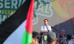 Wali Kota Palembang, Ratu Dewa, yang hadir langsung di tengah kerumunan massa, menegaskan bahwa gerakan ini merupakan murni panggilan hati nurani. (WARTANEGERIKU.ID/AIRU)