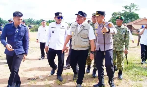 Apel Ikrar Bersama Implementasi Peraturan Menteri (Permen) ESDM Nomor 14 Tahun 2025. Kegiatan ini berlangsung khidmat di Lapangan Mapolsek Keluang. (WARTANEGERIKU.ID/FRAN) Apel Ikrar Bersama Implementasi Peraturan Menteri (Permen) ESDM Nomor 14 Tahun 2025. Kegiatan ini berlangsung khidmat di Lapangan Mapolsek Keluang. (WARTANEGERIKU.ID/FRAN)