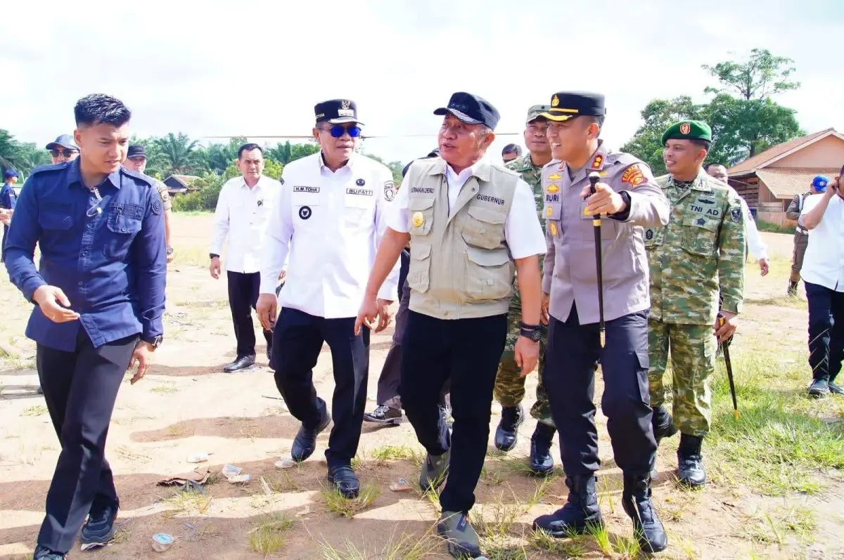 Apel Ikrar Bersama Implementasi Peraturan Menteri (Permen) ESDM Nomor 14 Tahun 2025. Kegiatan ini berlangsung khidmat di Lapangan Mapolsek Keluang. (WARTANEGERIKU.ID/FRAN)
