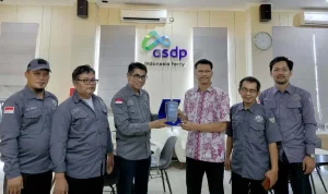 jajaran pengurus Pro Jurnalismedia Siber (PJS) melakukan kunjungan silaturahmi ke kantor PT ASDP Indonesia Ferry Cabang Merak, Provinsi Banten, pada hari Kamis, tanggal 30 Juli 2026. (WARTANEGERIKU.ID/AIRU)