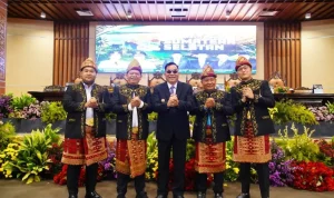Bupati Muba, Toha Tohet, menghadiri langsung Rapat Paripurna DPRD Sumsel dalam rangka peringatan Hari Jadi ke-80 Sumsel yang digelar di Palembang, pada hari Senin, tanggal 18 Mei 2026. (WARTANEGERIKU.ID/FRAN) Bupati Muba, Toha Tohet, menghadiri langsung Rapat Paripurna DPRD Sumsel dalam rangka peringatan Hari Jadi ke-80 Sumsel yang digelar di Palembang, pada hari Senin, tanggal 18 Mei 2026. (WARTANEGERIKU.ID/FRAN)