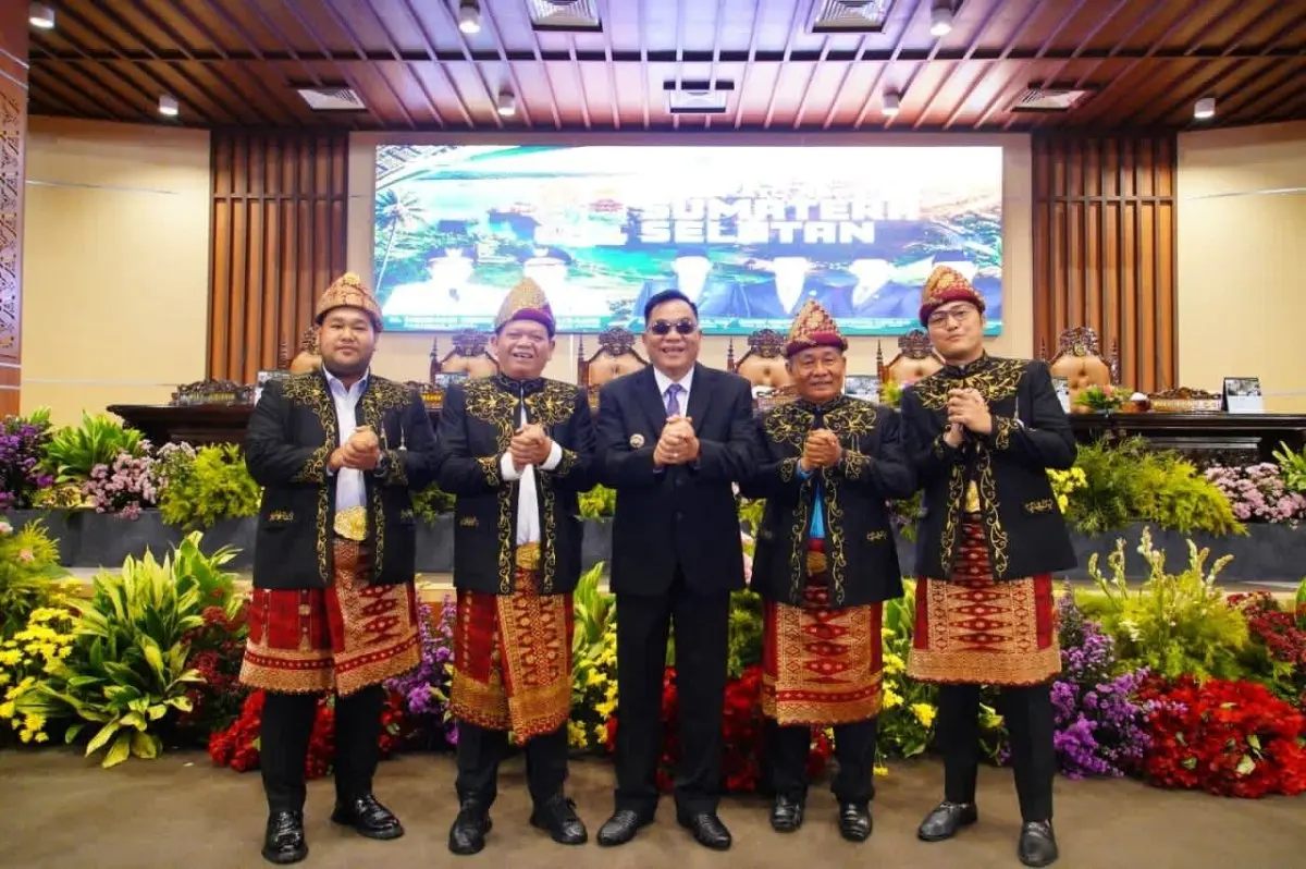 Bupati Muba, Toha Tohet, menghadiri langsung Rapat Paripurna DPRD Sumsel dalam rangka peringatan Hari Jadi ke-80 Sumsel yang digelar di Palembang, pada hari Senin, tanggal 18 Mei 2026. (WARTANEGERIKU.ID/FRAN)