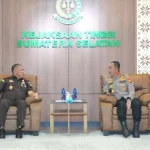 Kapolda Sumatra Selatan (Sumsel), Irjen Pol. Dr. Shandi Nugroho, melakukan kunjungan silaturahmi ke Kantor Kejaksaan Tinggi (Kejati) Sumsel di kawasan Jakabaring, Palembang. (WARTANEGERIKU.ID/AIRU)