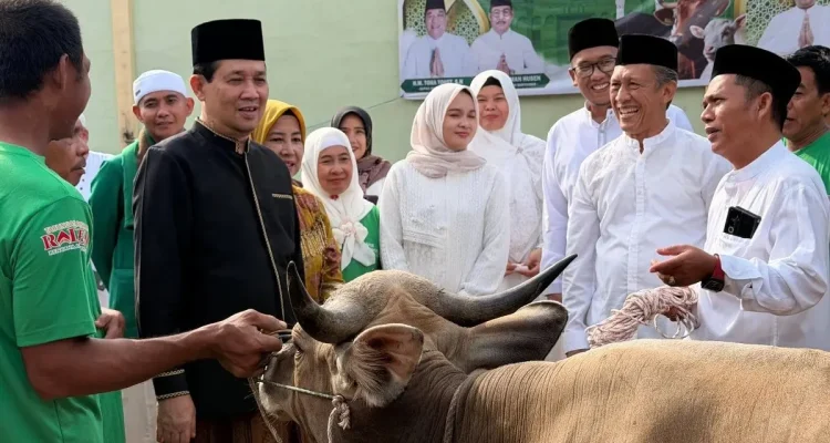 Sekretaris Daerah (Sekda) Kabupaten Musi Banyuasin (Muba), Drs. Syafaruddin, M.Si., melaksanakan Shalat Hari Raya Idul Adha 1447 Hijriah bersama masyarakat di Masjid At-Taqwa, Dusun II, Desa Lumpatan II. (WARTANEGERIKU.ID/FRAN)