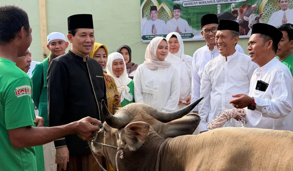 Sekretaris Daerah (Sekda) Kabupaten Musi Banyuasin (Muba), Drs. Syafaruddin, M.Si., melaksanakan Shalat Hari Raya Idul Adha 1447 Hijriah bersama masyarakat di Masjid At-Taqwa, Dusun II, Desa Lumpatan II. (WARTANEGERIKU.ID/FRAN)