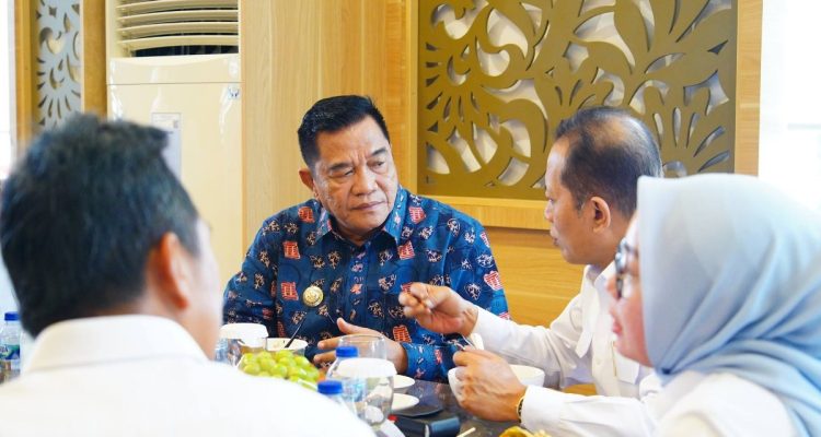 Bupati Musi Banyuasin (Muba), Toha Tohet, menemui Menteri Koperasi (Menkop) Republik Indonesia, Ferry Juliantono, di kantor Kementerian Koperasi, Jakarta, pada hari Senin, tanggal 20 Juli 2026. (WARTANEGERIKU.ID/FRAN)