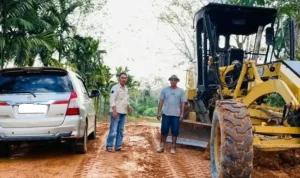 Pemerintah Kabupaten (Pemkab) Musi Banyuasin (Muba) di bawah kepemimpinan Toha Tohet sebagai Bupati, berhasil menuntaskan perbaikan akses jalan vital di Kecamatan Jirak Jaya. (WARTANEGERIKU.ID/FRAN) Pemerintah Kabupaten (Pemkab) Musi Banyuasin (Muba) di bawah kepemimpinan Toha Tohet sebagai Bupati, berhasil menuntaskan perbaikan akses jalan vital di Kecamatan Jirak Jaya. (WARTANEGERIKU.ID/FRAN)