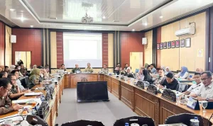 Pemerintah Kabupaten (Pemkab) Musi Banyuasin (Muba) bersama DPRD Muba mulai membahas Rancangan Peraturan Daerah (Raperda) tentang Perubahan atas Perda Nomor 8 Tahun 2023 tentang Pajak Daerah dan Retribusi Daerah. (WARTANEGERIKU.ID/FRAN) Pemerintah Kabupaten (Pemkab) Musi Banyuasin (Muba) bersama DPRD Muba mulai membahas Rancangan Peraturan Daerah (Raperda) tentang Perubahan atas Perda Nomor 8 Tahun 2023 tentang Pajak Daerah dan Retribusi Daerah. (WARTANEGERIKU.ID/FRAN)