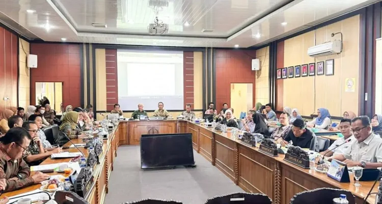 Pemerintah Kabupaten (Pemkab) Musi Banyuasin (Muba) bersama DPRD Muba mulai membahas Rancangan Peraturan Daerah (Raperda) tentang Perubahan atas Perda Nomor 8 Tahun 2023 tentang Pajak Daerah dan Retribusi Daerah. (WARTANEGERIKU.ID/FRAN)