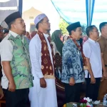 Wabup Kabupaten Muba, Abdur Rohman Husen, menghadiri agenda Haflah Akhirussanah dan Wisuda Tahfizh ke-2 Ponpes Darul Qur'an Al Madani. Prosesi kelulusan para santri ini, berpusat di kompleks pesantren yang terletak di Desa Pangkalan Jaya, Kecamatan Babat Toman